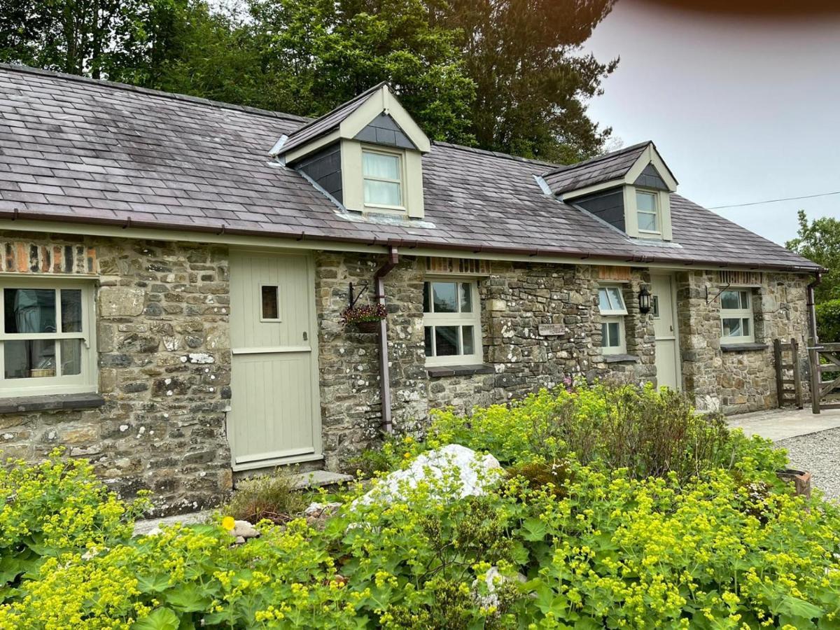 Crug Yr Eryr Isaf Holiday home *
